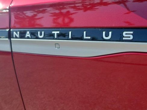 Certified 2025 Lincoln Nautilus Reserve AWD/4WD image 9