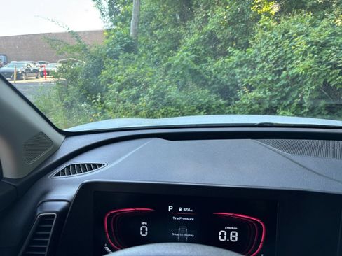 Used 2025 Kia Sportage LX FWD image 33