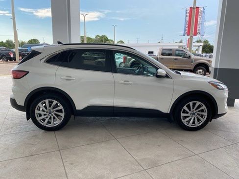 Certified 2022 Ford Escape Titanium w/ Titanium Elite Package image 5