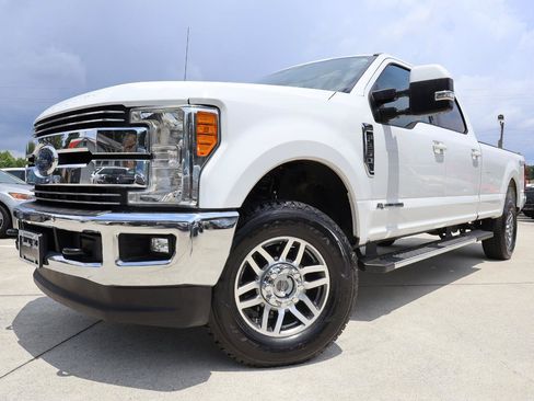 Used 2017 Ford F250 Lariat w/ Lariat Value Package AWD/4WD image 2