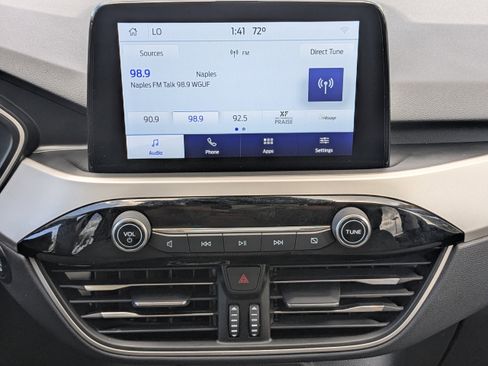 Used 2022 Ford Escape SE w/ Cold Weather Package image 18