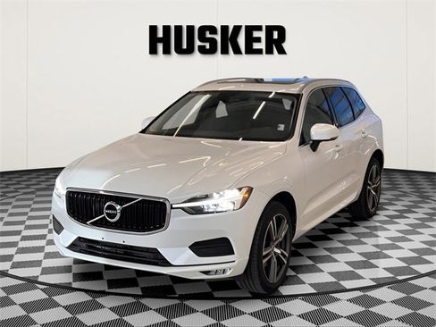 Used 2021 Volvo XC60 T5 Momentum w/ Premium Package image 4