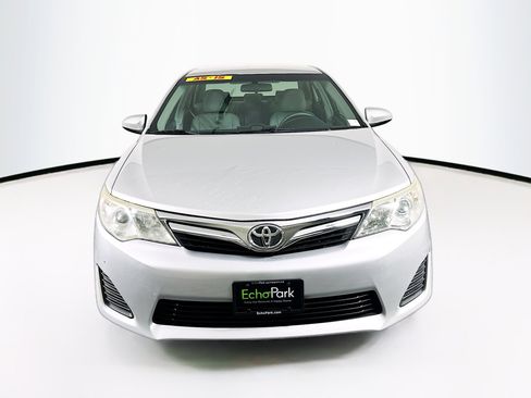 Used 2013 Toyota Camry LE image 2