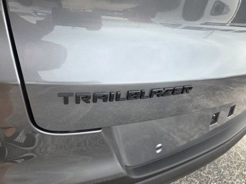 Used 2022 Chevrolet TrailBlazer RS w/ Technology Package FWD image 10