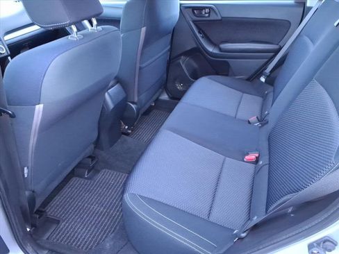 Used 2017 Subaru Forester 2.5i w/ Alloy Wheel Package image 9