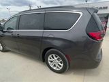 Used 2022 Chrysler Pacifica Touring-L image 4