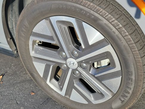 Used 2023 Hyundai Kona SEL FWD image 3