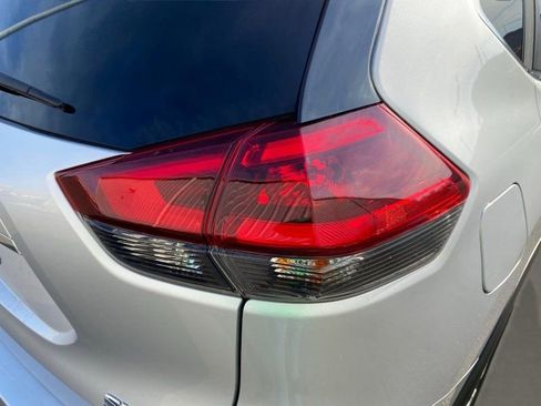 Used 2019 Nissan Rogue SV image 20