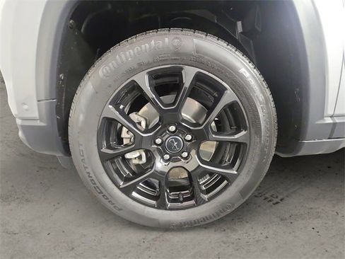 Used 2025 Jeep Compass Latitude w/ Convenience Group image 14