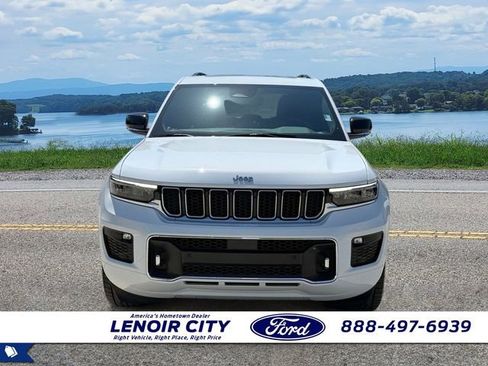 Used 2024 Jeep Grand Cherokee Overland w/ Luxury Tech Group IV AWD/4WD image 8