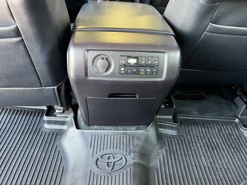 Used 2018 Toyota Sequoia TRD Sport AWD/4WD image 19
