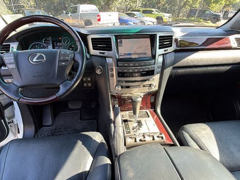 Used 2015 Lexus LX 570 4WD image 18
