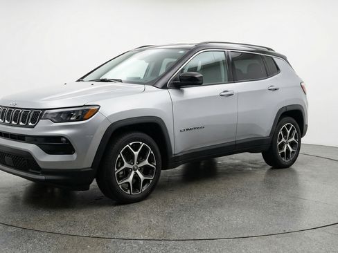 Used 2025 Jeep Compass Limited AWD/4WD image 3