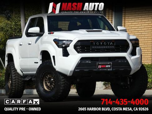 Used 2025 Toyota Tacoma TRD Sport AWD/4WD image 3
