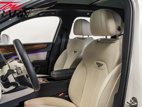 Used 2021 Bentley Bentayga image 25