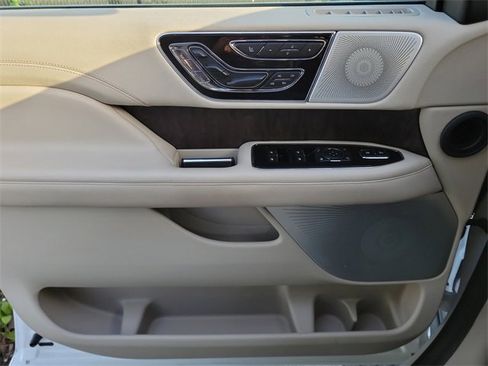 Used 2020 Lincoln Navigator Reserve w/ Luxury Package image 27