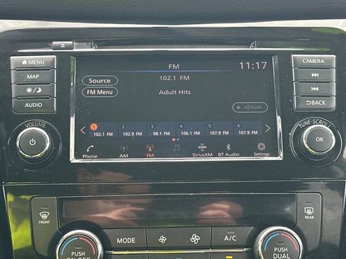 Used 2018 Nissan Rogue SV w/ Premium Package image 21