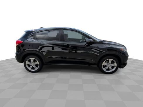 Used 2017 Honda HR-V EX image 9