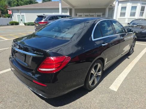 Used 2019 Mercedes-Benz E 300 4MATIC image 2