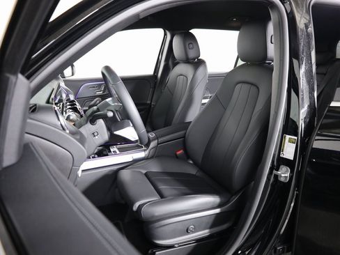 Certified 2025 Mercedes-Benz GLB 250 4MATIC image 31