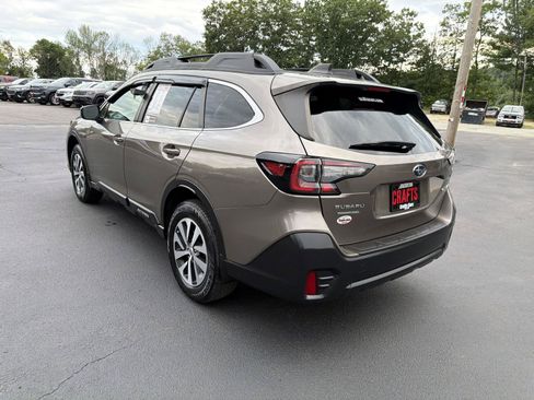 Used 2021 Subaru Outback Premium AWD/4WD image 3