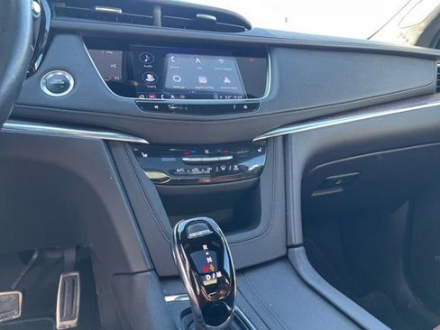 Used 2023 Cadillac XT5 Sportv w/ Technology Package image 16