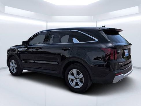 Used 2024 Kia Sorento LX FWD image 5