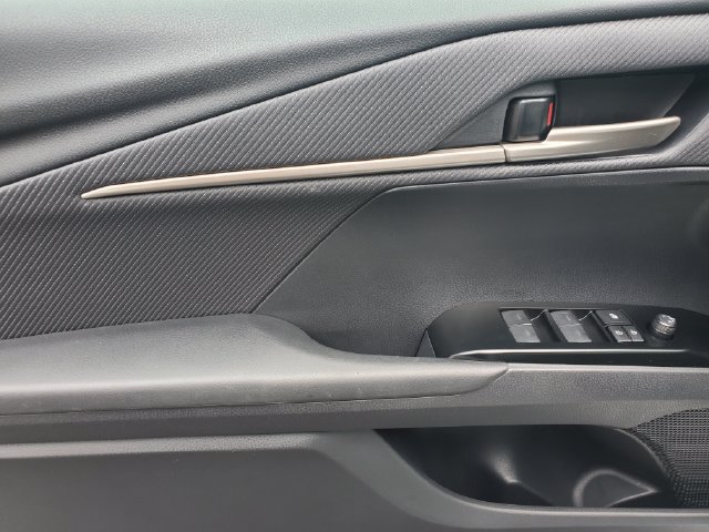 Used 2026 Toyota Camry SE AWD/4WD image 14