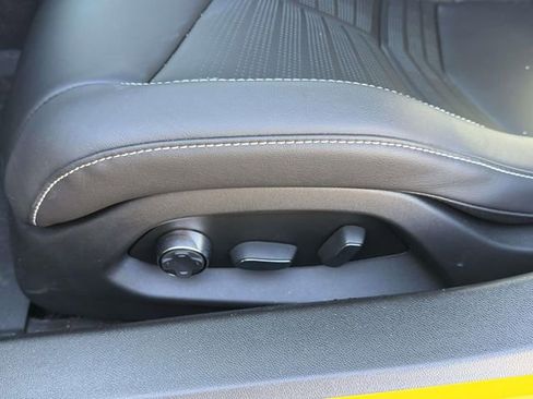 Used 2025 Chevrolet Corvette Z06 RWD image 16