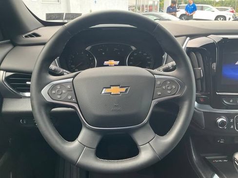 Used 2023 Chevrolet Traverse LT w/ LT Premium Package AWD/4WD image 3