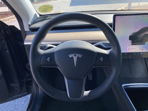 Used 2022 Tesla Model Y Long Range image 9