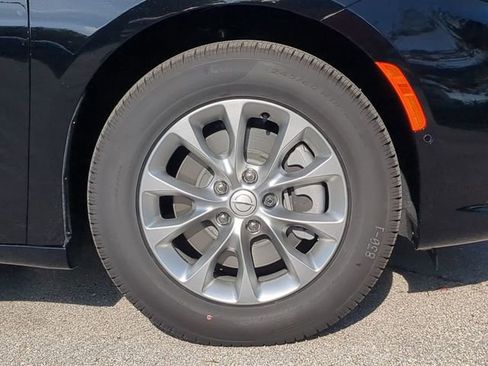 New 2026 Chrysler Pacifica Limited w/ Uconnect Theater Family Group AWD/4WD image 11