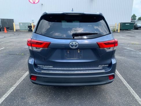 Used 2019 Toyota Highlander XLE AWD/4WD image 4