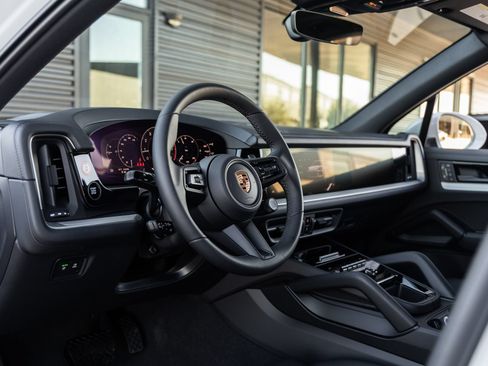 Certified 2026 Porsche Cayenne AWD/4WD image 4