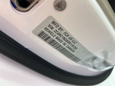 Used 2024 Chrysler Pacifica Touring-L image 29