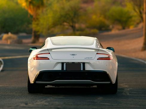 Used 2015 Aston Martin Vanquish Coupe image 11