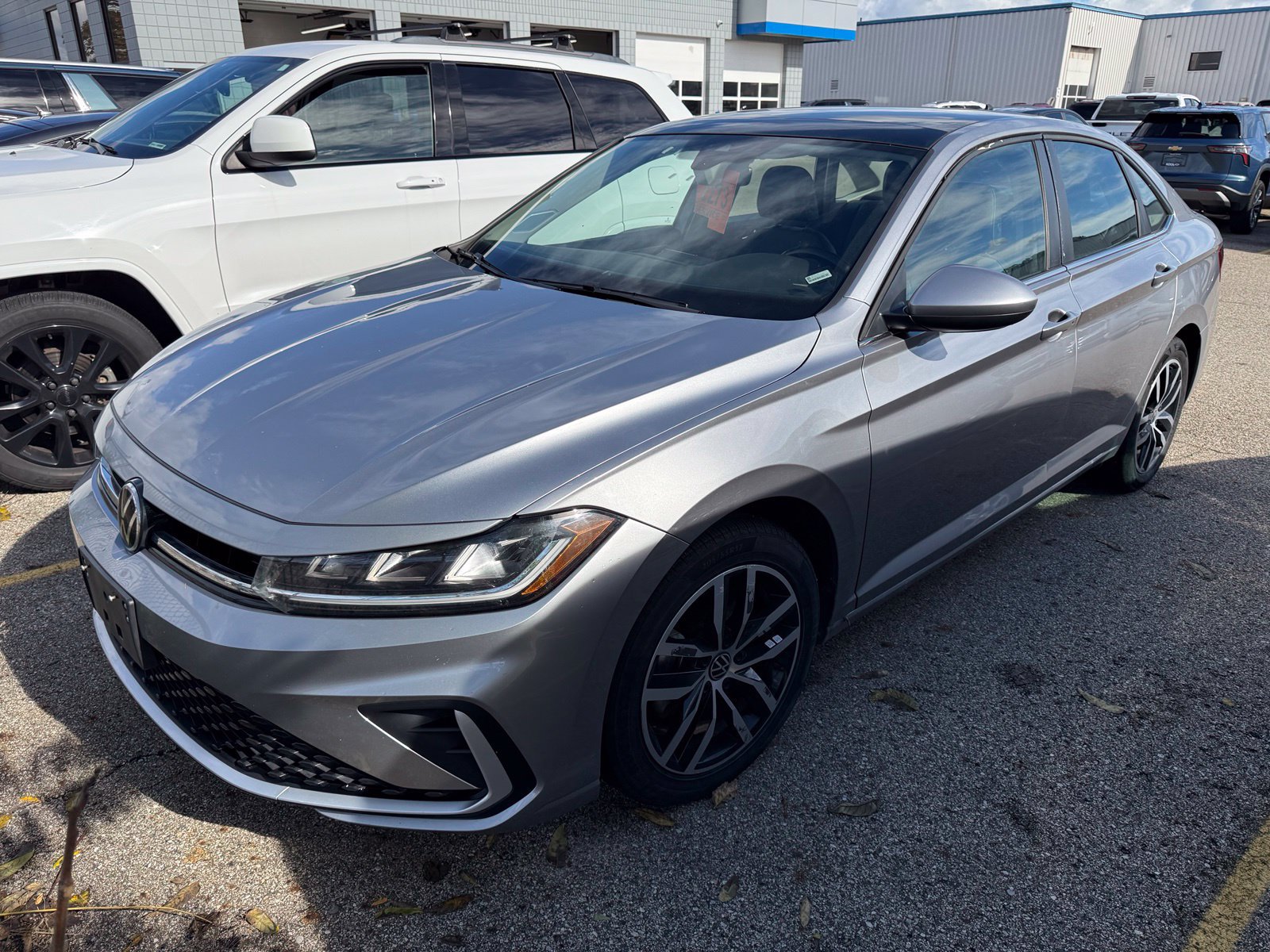 Used 2025 Volkswagen Jetta SE FWD image 5