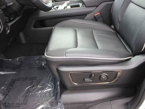 Used 2025 RAM 1500 Limited w/ Off Road Group image 25