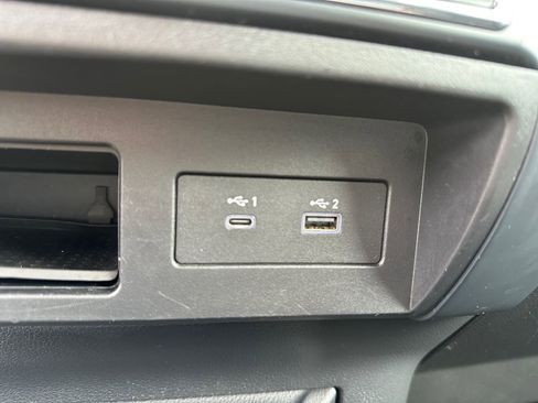 Used 2023 Nissan Titan SV image 27