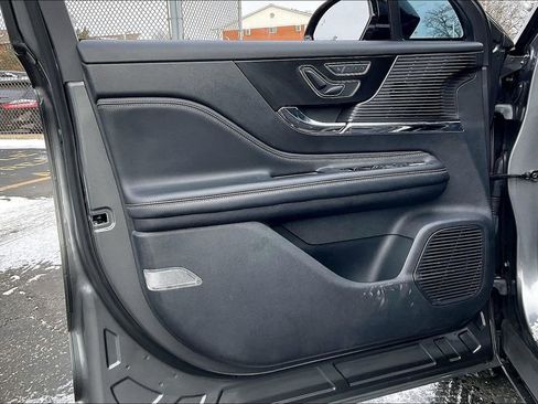 Used 2022 Lincoln Corsair AWD w/ Premium Package image 21