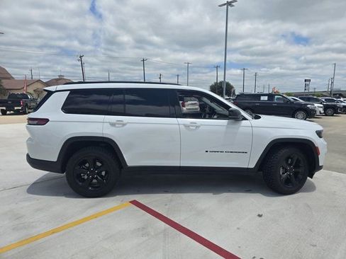Used 2023 Jeep Grand Cherokee L Limited w/ Black Appearance Package RWD image 2