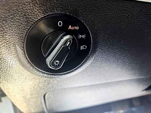 Used 2024 Volkswagen Taos SE image 18