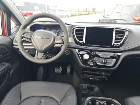 New 2026 Chrysler Pacifica Select image 20