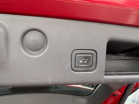 Used 2024 Chevrolet Equinox Premier image 24