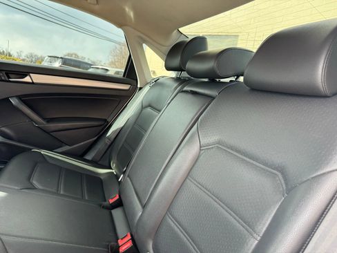 Used 2015 Volkswagen Passat 1.8T Limited Edition image 35