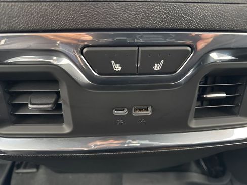 Used 2025 GMC Sierra 2500 Denali image 13