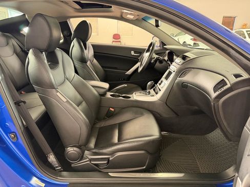 Used 2010 Hyundai Genesis 3.8 RWD image 29