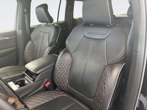 Used 2024 Jeep Grand Cherokee Summit w/ Adv Protech Group IV AWD/4WD image 11