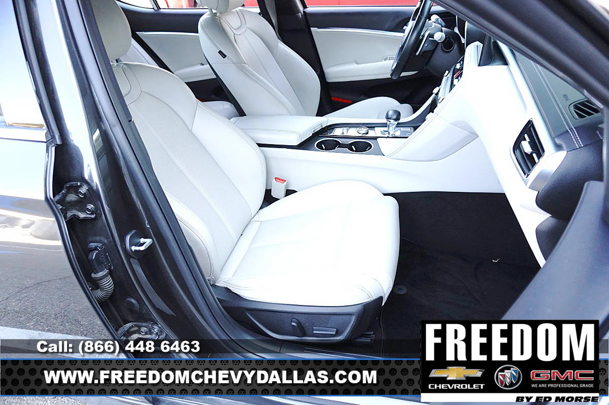 Used 2025 Genesis G70 2.5T RWD image 12