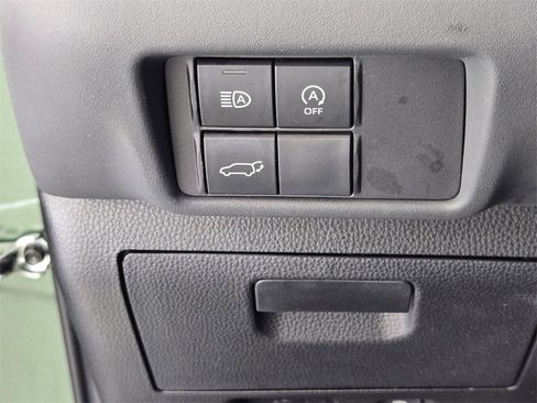 Used 2024 Toyota Highlander LE image 25